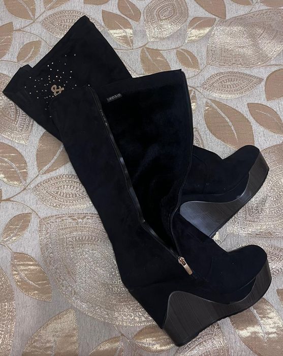 Продам сапоги женские.