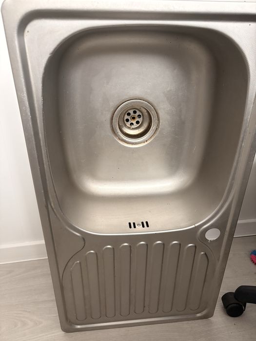 Продавам мивка със смесител