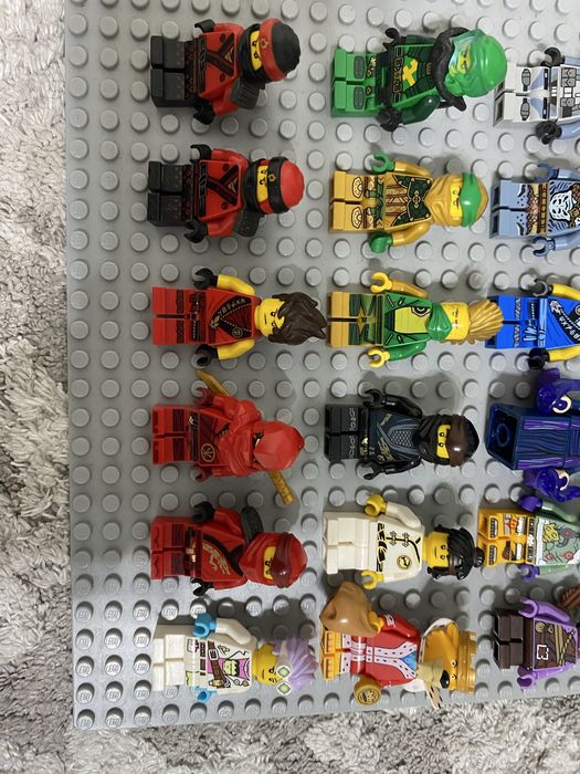 Продам лего фигурки
