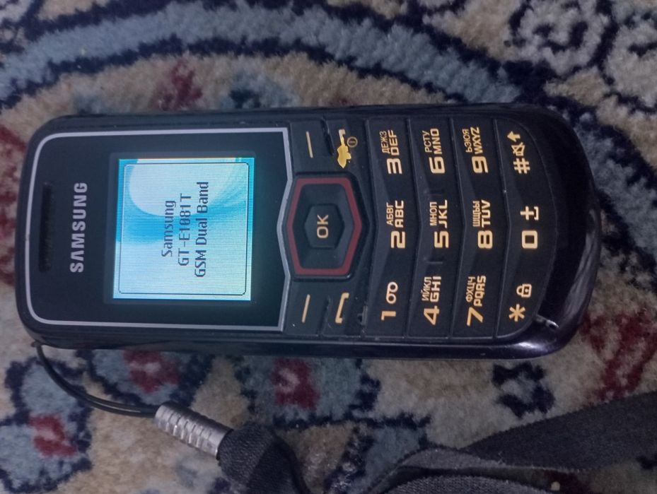Продам кнопочный сотовый телефон