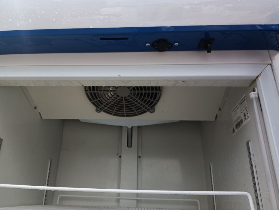 Огромна вертикална плюсова хладилна витрина 70 см широка с 12 месеца гаранция!