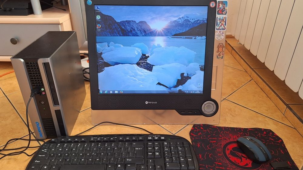 Computer (unitate PC + monitor)