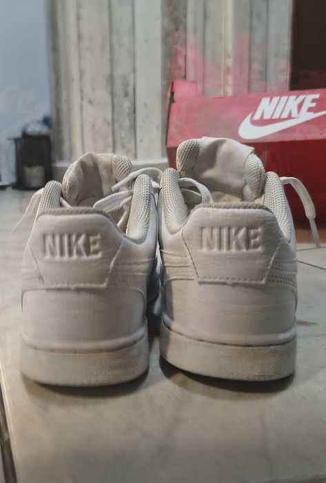 Adidași Nike foarte puțin purtati