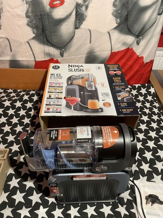 Професионален уред за замразени напитки Ninja Slushi, модел FS301E