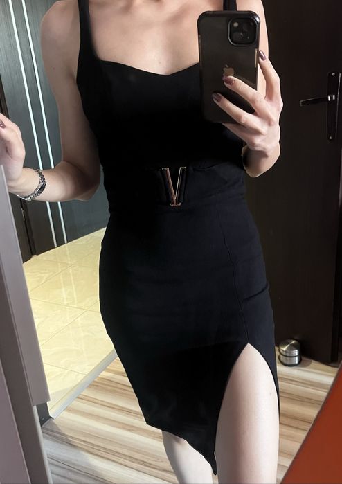 Черна Рокля AVIN