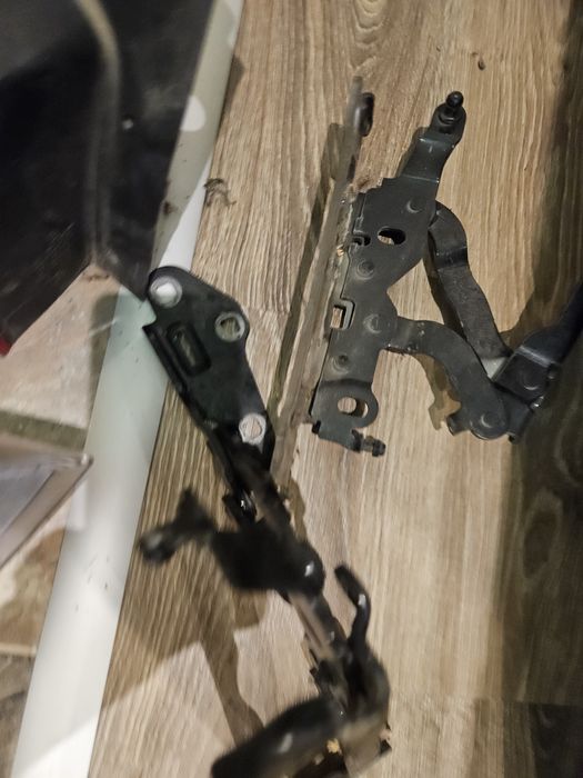 Панти за преден капак за Mercedes CLS 2016god