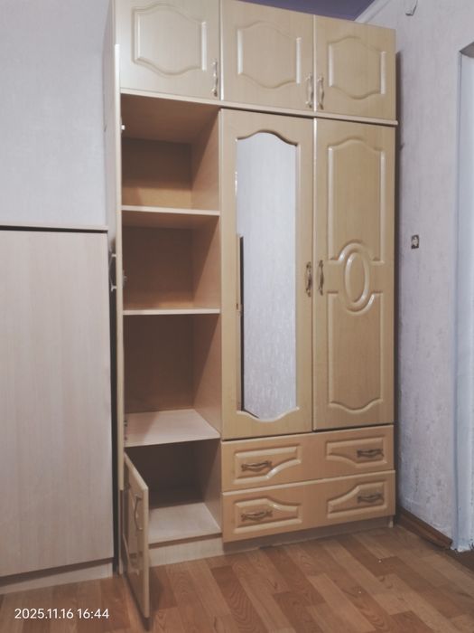 Продам спальный шкаф Б/У
