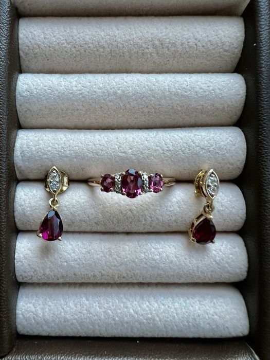 Set cu pietre naturale de rodolit