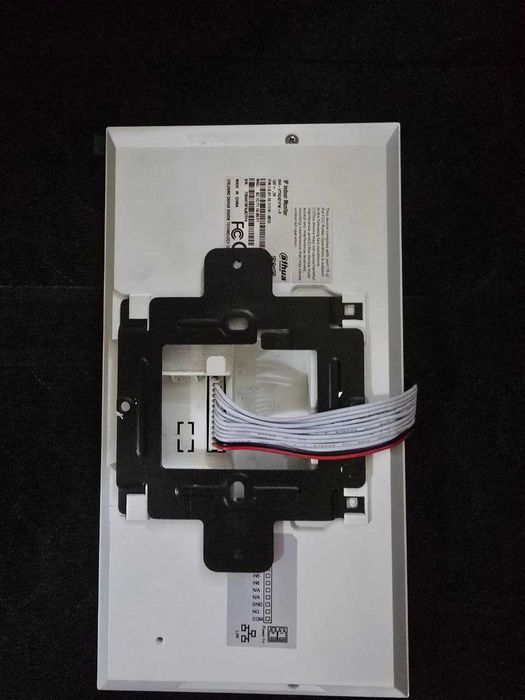 Dahua VTH2421FW-P IP домофонен монитор