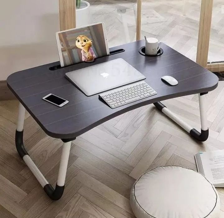 Удобный складной письменный стол.