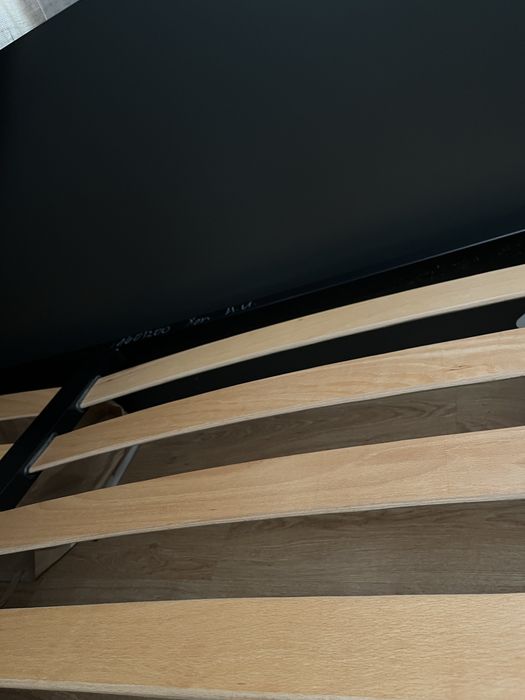 Спалня 160/200 с подматрачна рамка с газови амортисьори и матрак Islee