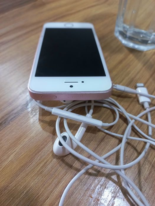 Iphone SE в отличном состоянии