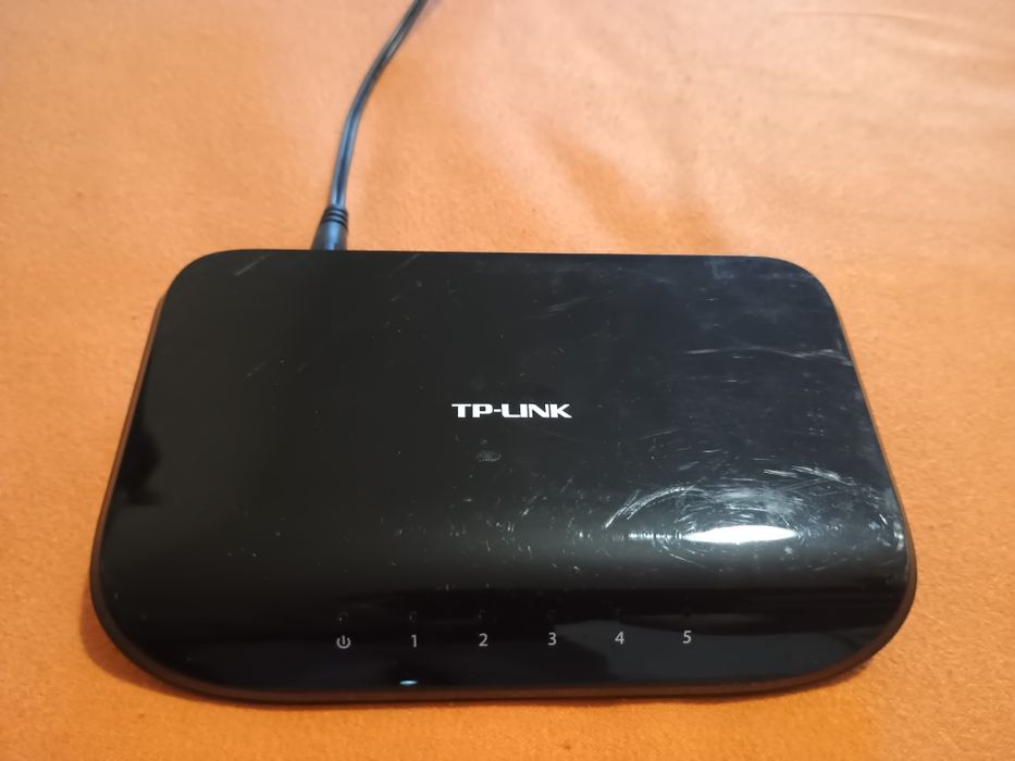 Суич 5 порта . TP-LINK
