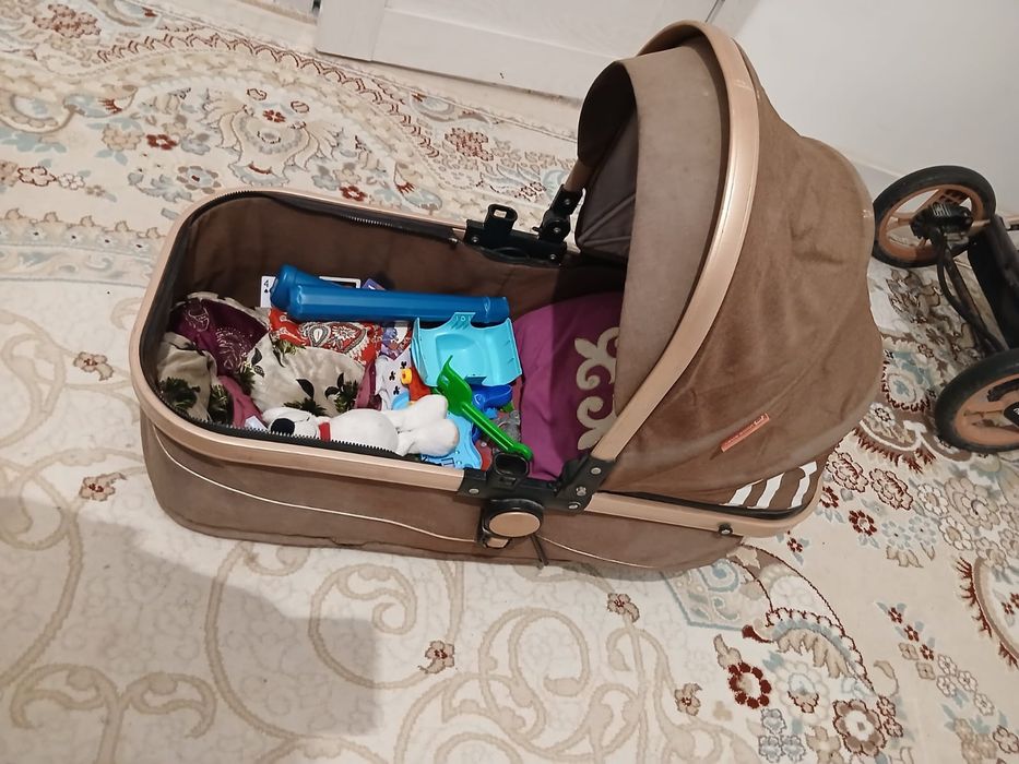 Каляска сатылады.