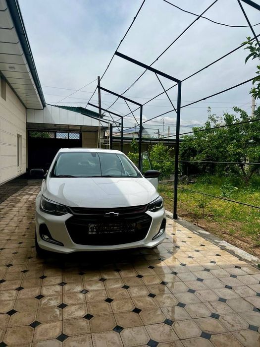 Продаётся дом в центре города Газалкент, 11 соток,  8 комнат ,