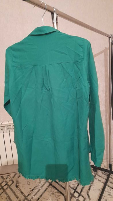 Зеленая рубашка женская