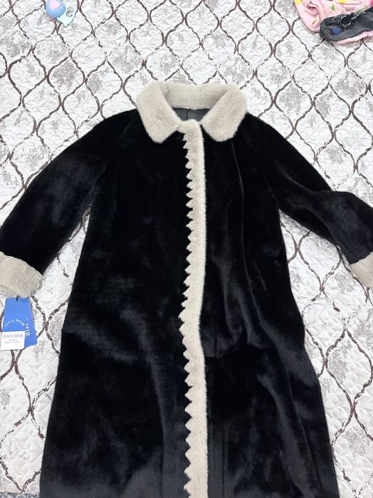 Шуба-дубленка теплая зимняя черная красивая