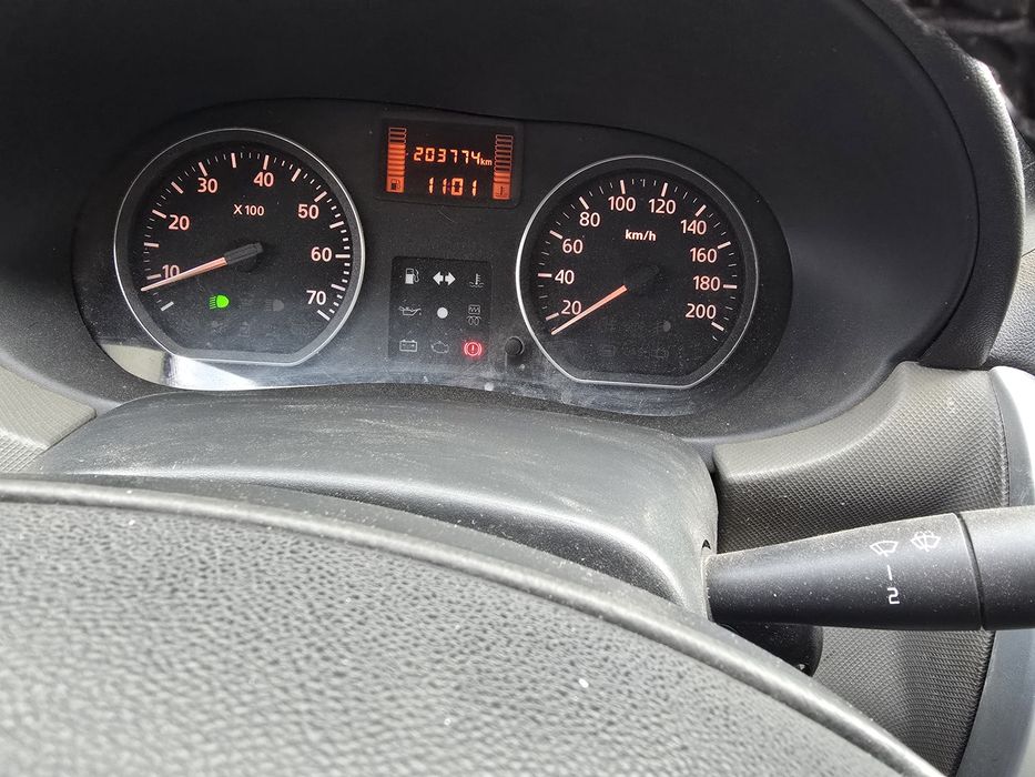 Vând Logan MCV 2012