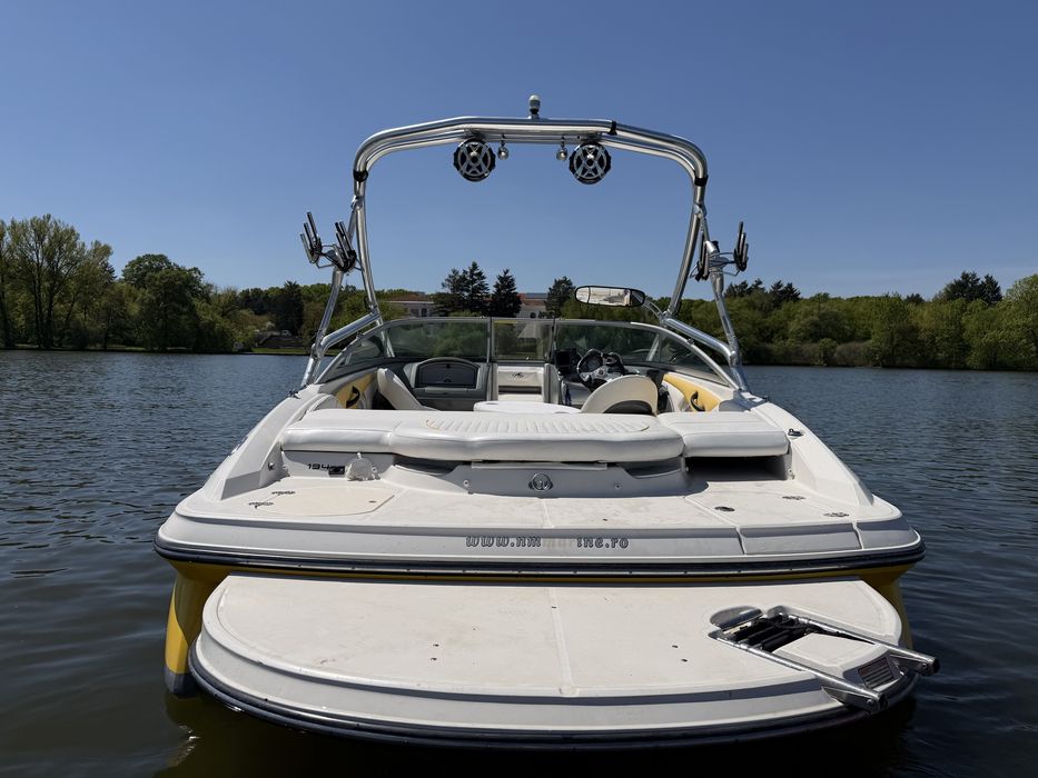 Barca Salupa MONTEREY 194 FS Mercruser 4.3LXI 220PS Tower/ Boxe/ Hummingbird