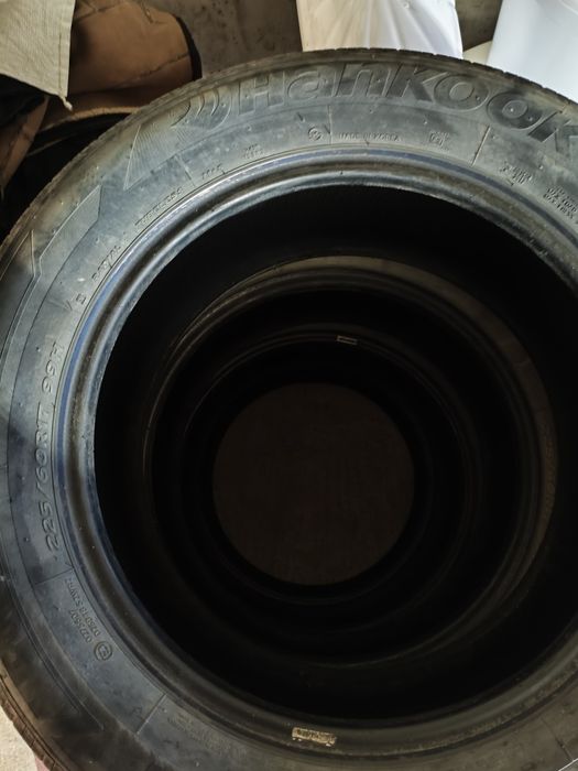 Продам шины б/у, размер 225/60/17