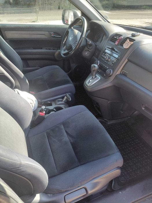 Продавам Honda CR-V
