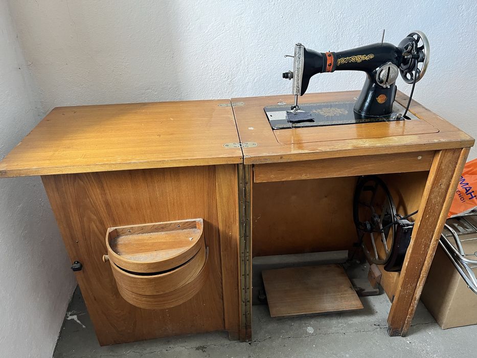 Срочно продам швейную машину