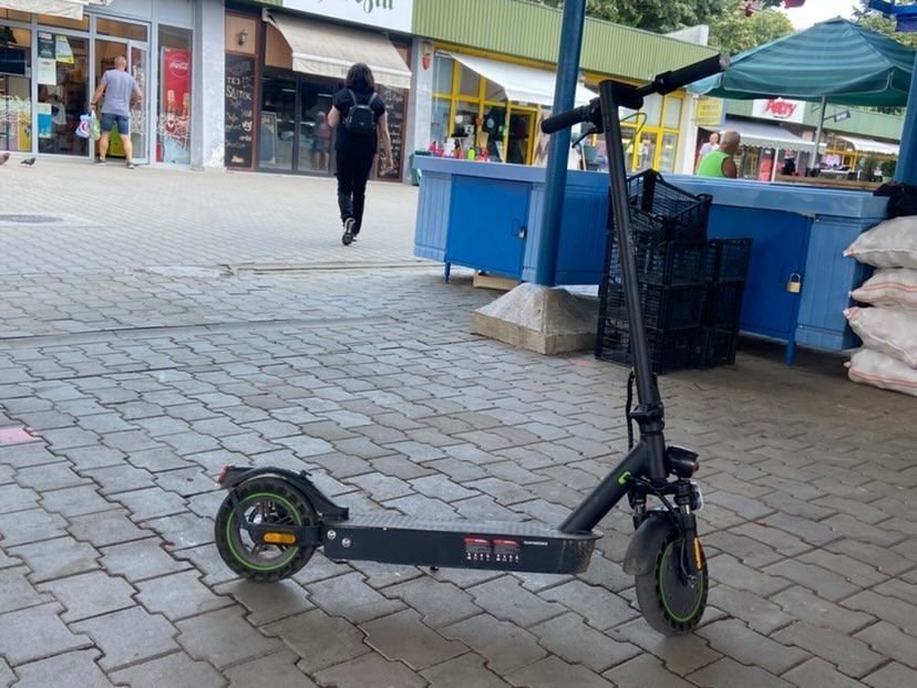 Vând trotineta...