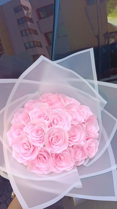 Букети от сатенени рози