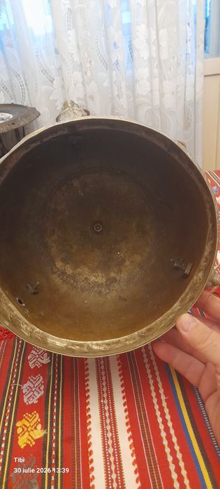 Vas ornamental neoclasic din alama și bronz