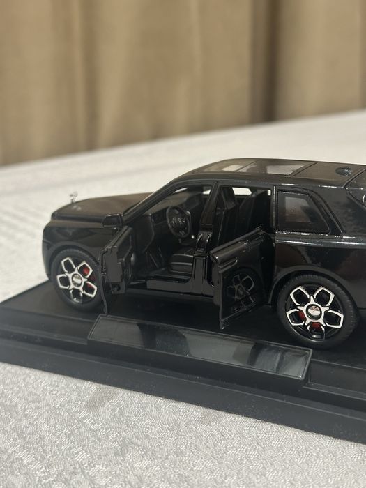 Продам игрушечную машинку