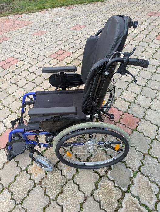 Carucior pliabil pentru persoane cu handicap