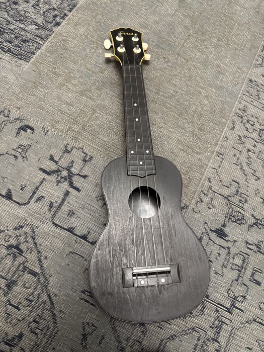 Укулеле продам