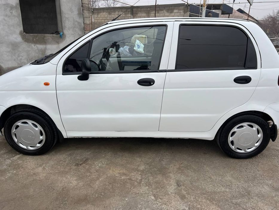 Mashina sotiladi srochna