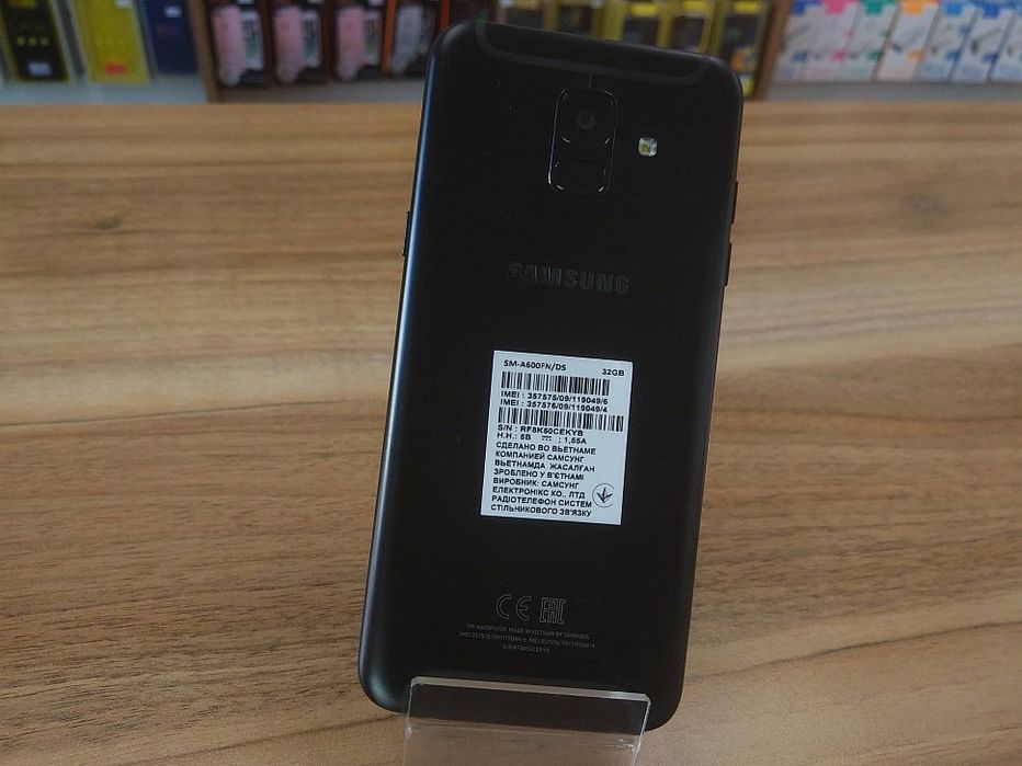Продам свой Samsung A6 2018 Black 32gb в хорошем состаяние
