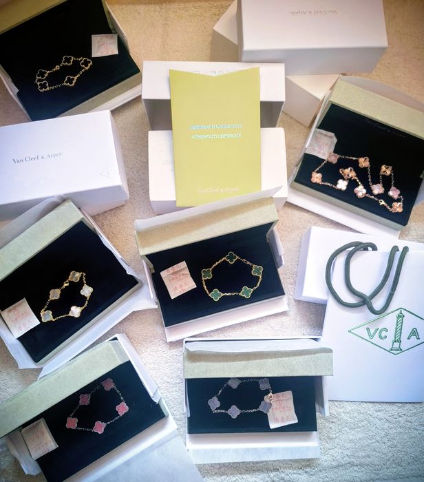 Красиви дамски гривни