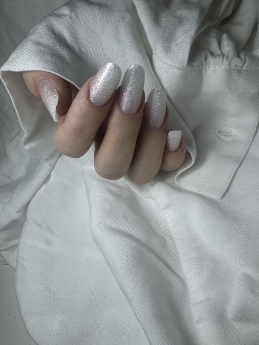 Ofer servicii de manichiura si pedichiura!