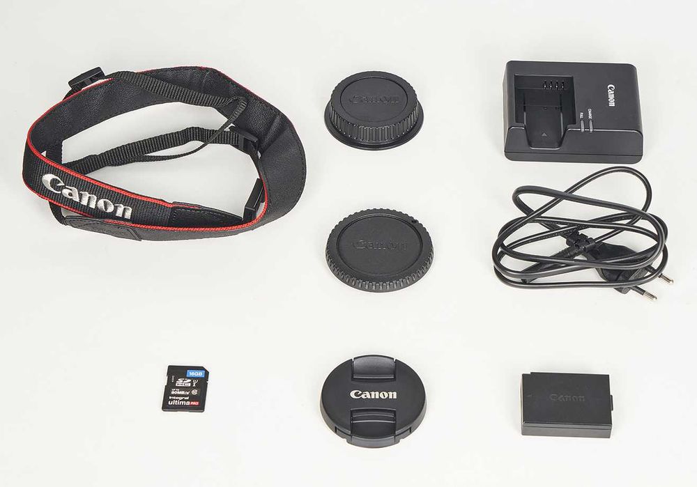 Aparat foto Canon EOS 4000D cu Obiectiv 18-55mm NEFOLOSIT