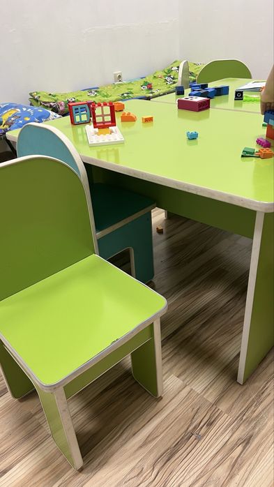 Стол и стулья детские шкафчики