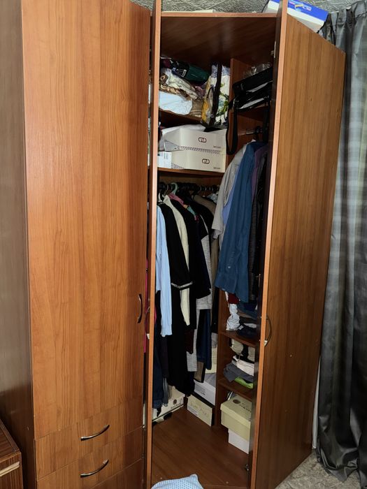 Продам пенал и шкаф угловой