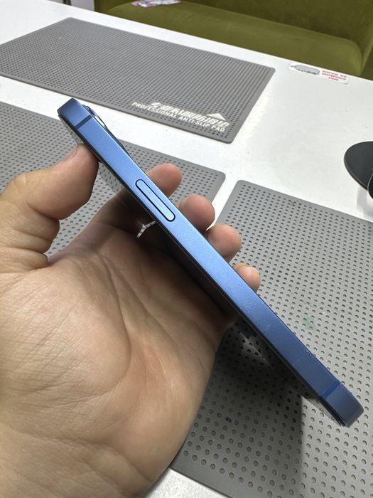 Продам iPhone 13 в идеальном состоянии