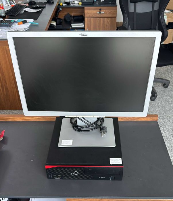 Set Calculator Fujitsu Esprimo D956 si monitor Fujitsu B22W-7, LED, 22 inch, i5-6600, 8 gb ram ddr4, SSD 256 GB, WIN 10 PRO, bonus tastatura si mouse