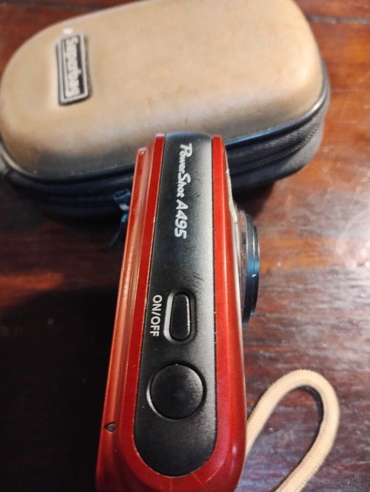 Компактен фотоапарат с калъф Canon