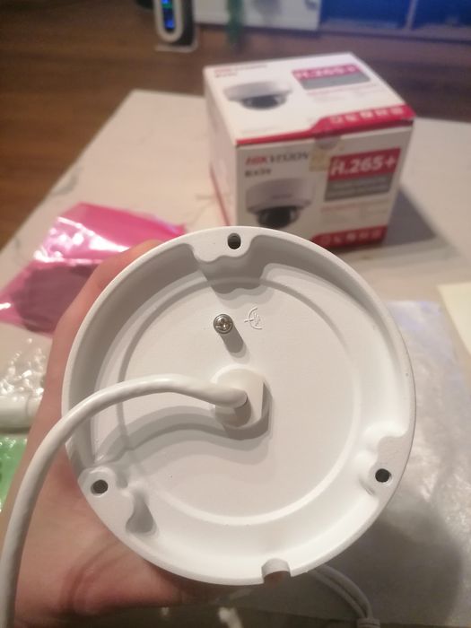 Куполна мрежова камера HIKVISION DS-2CD2121G0-I + монтажна основа