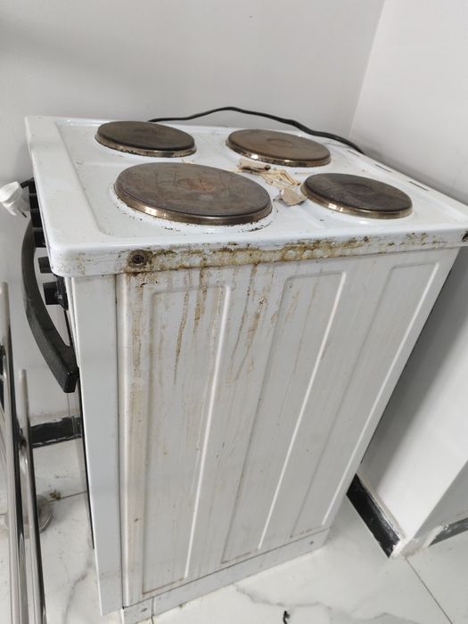 Продам электроплиту с духовкой