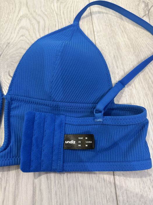 Синьо бюстие с чашки