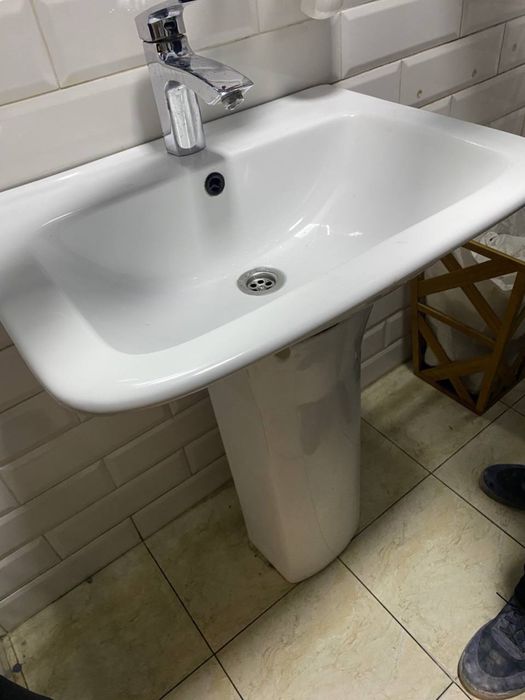 Унитаз и раковина продается срочно