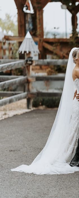 Vand rochie de mireasa Oksana Mukha 2025