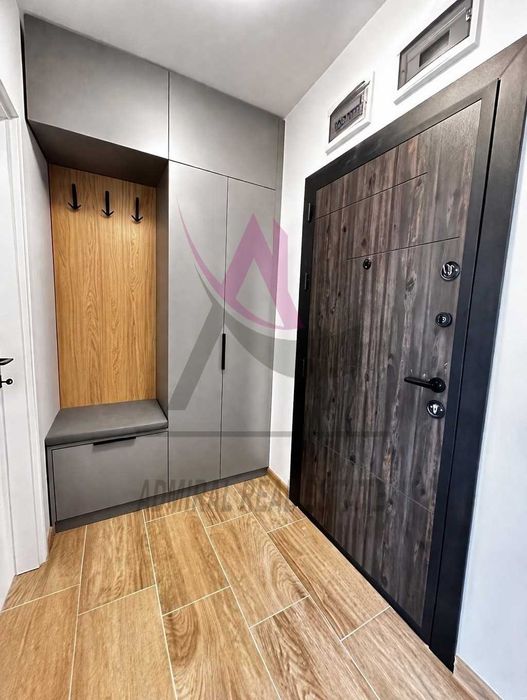 Чисто нов двустаен -Младост 1