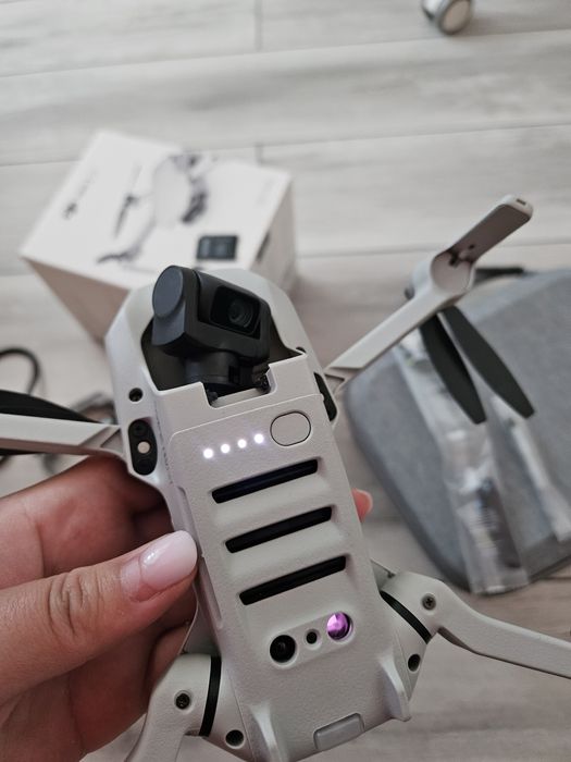 Drona DJI mini 2 SE + husa și accesorii