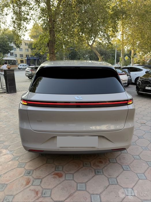 Lixiang L6 Фулл Позится